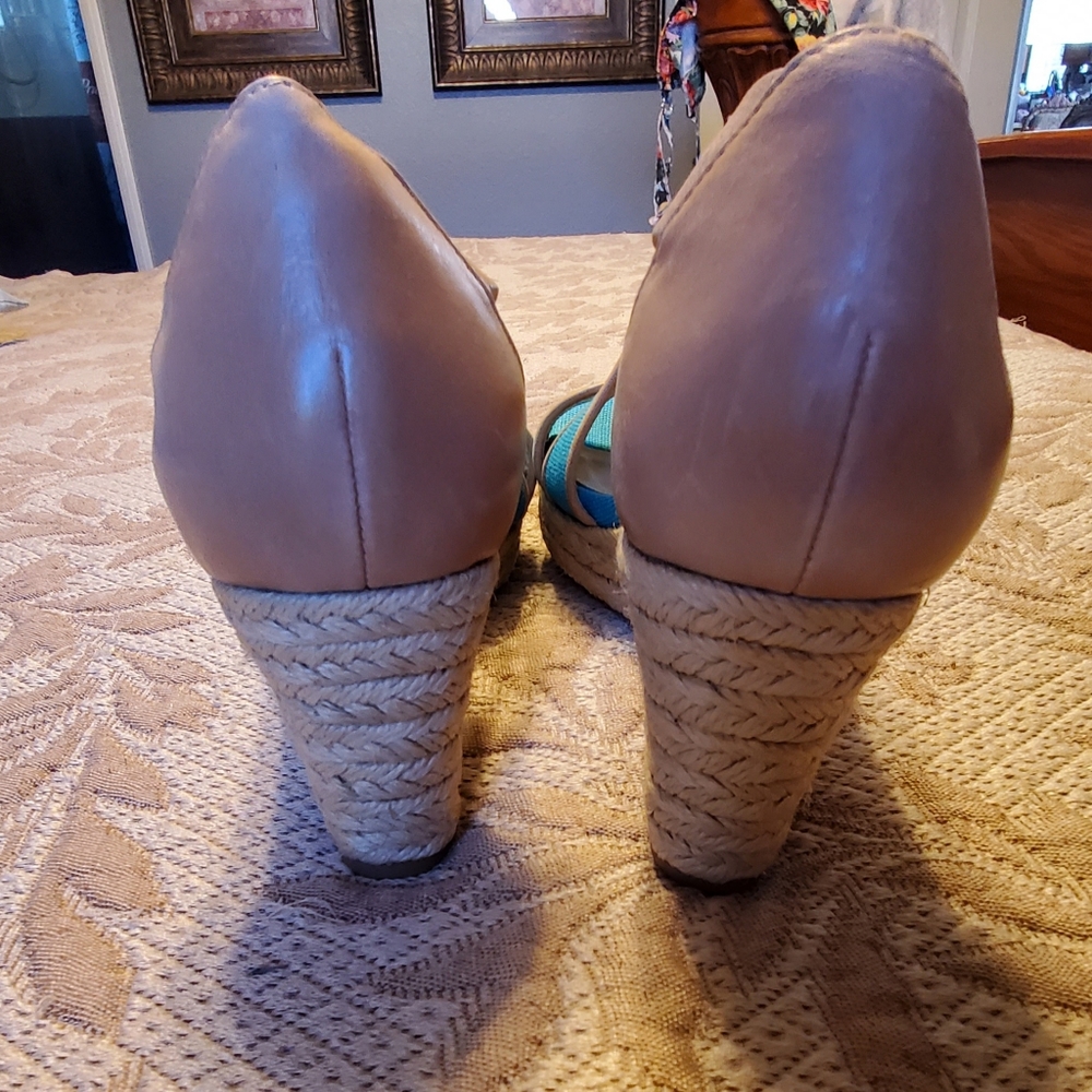 TARYN ROSE WEDGE SALDALS - Picture 4 of 10